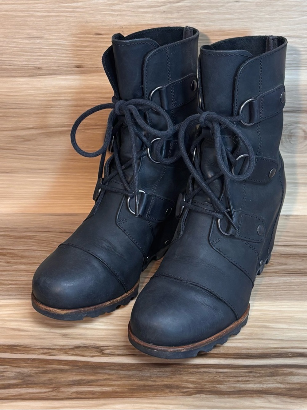 SOREL Joan Of Arctic Wedge Black Leather Lace Up Wedge Boots SZ 7